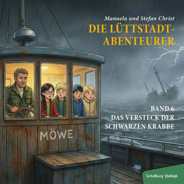 Cover Band 6: Die Kinder mit einem Fischer im Steuerhaus des Kutters Möwe, im Sturm ein Wrack am Horizont – Das Versteck der schwarzen Krabbe
